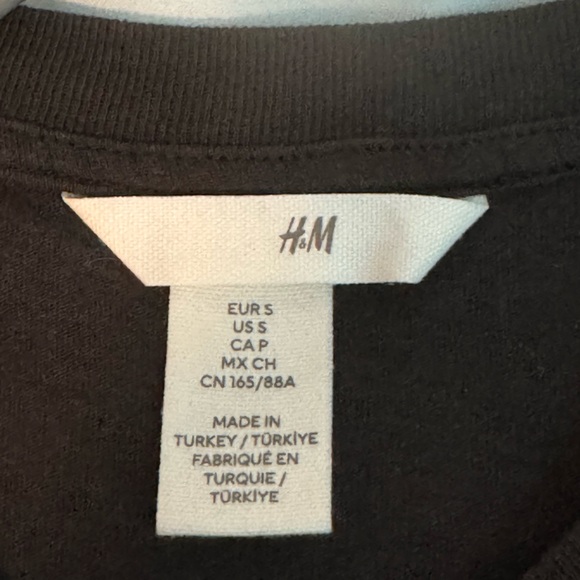 Oversized tee from H&M, very comfortable and never worn, just watched - Picture 3 of 3